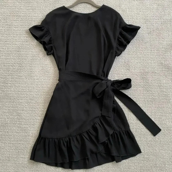 Aritzia Wilfred Ninette  Ruffle Drape Dress Black Size Medium - Picture 1 of 10